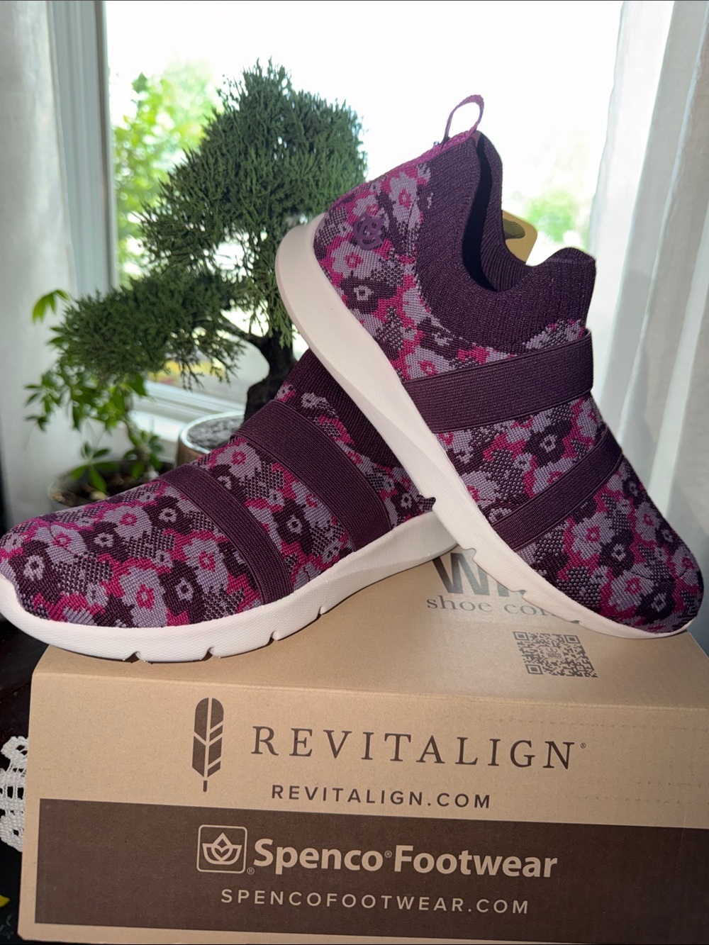 NWT Spenco Revitalign Karma Stretch Floral Slip on Shoes